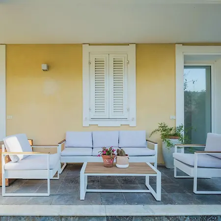 La Casa Dei Limoni Di Valeria By Interhome * Torre del Lago Puccini
