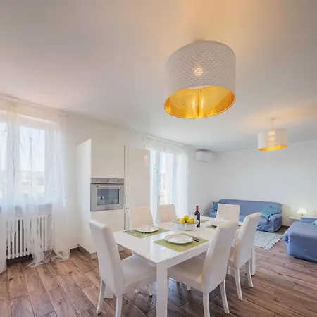 La Casa Dei Limoni Di Valeria By Interhome