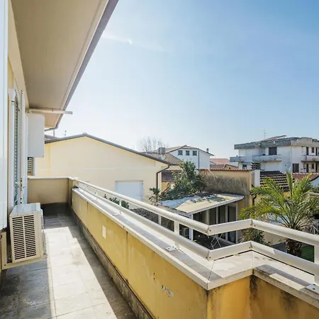 La Casa Dei Limoni Di Valeria By Interhome Appartement Torre del Lago Puccini