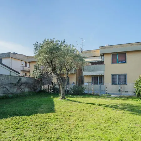 La Casa Dei Limoni Di Valeria By Interhome * Torre del Lago Puccini