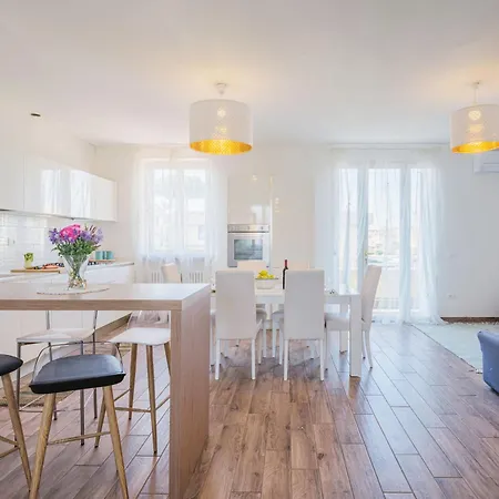 La Casa Dei Limoni Di Valeria By Interhome * Torre del Lago Puccini