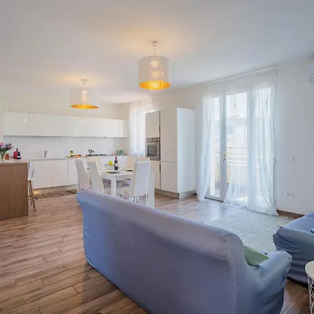 La Casa Dei Limoni Di Valeria By Interhome Torre del Lago Puccini